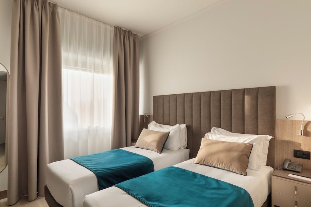 BUSINESS, DOUBLE BED