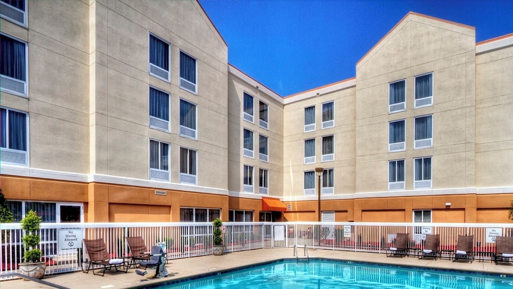 Holiday Inn Express Greenville 58/64