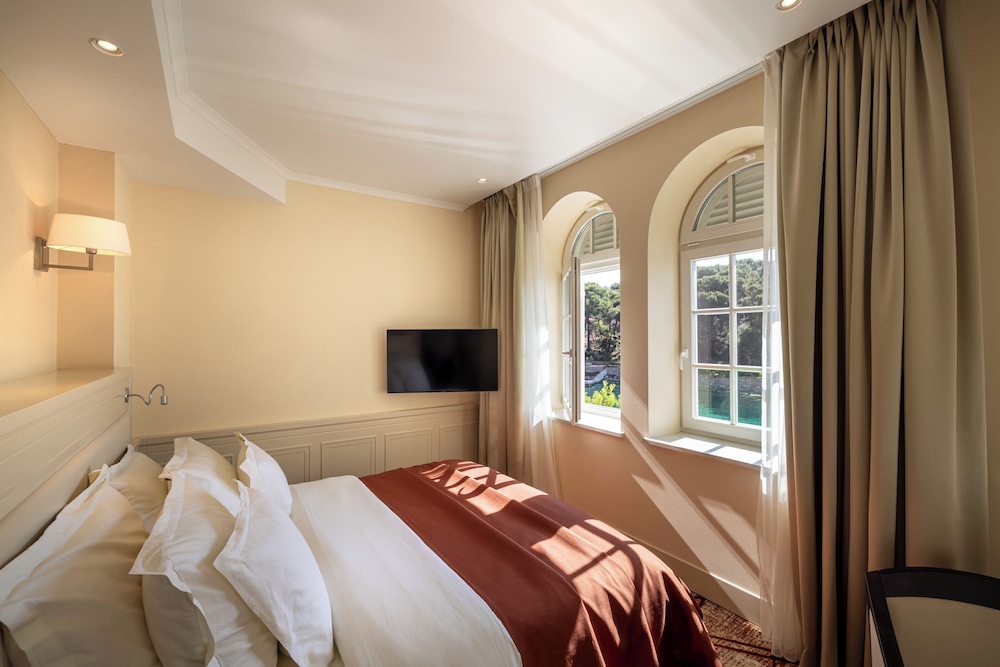 Alhambra, Suite, King Bed, Sea View, Sofa, Balcony