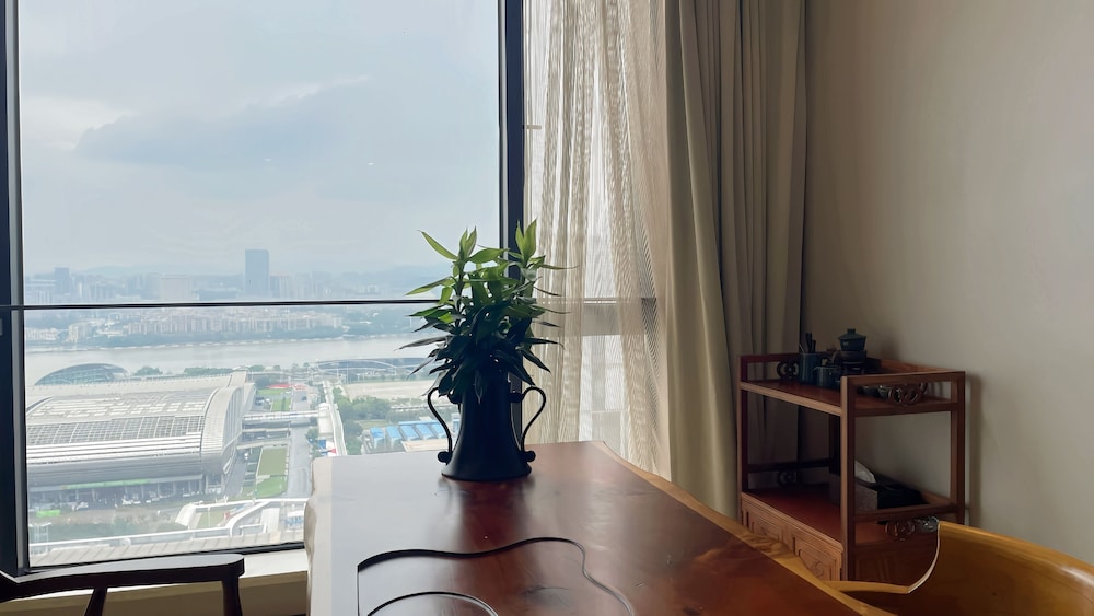 Xingyi International Hotel Poly Store 65/70