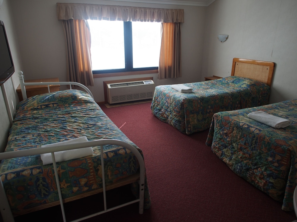 ASCOT MOTOR INN 13/32