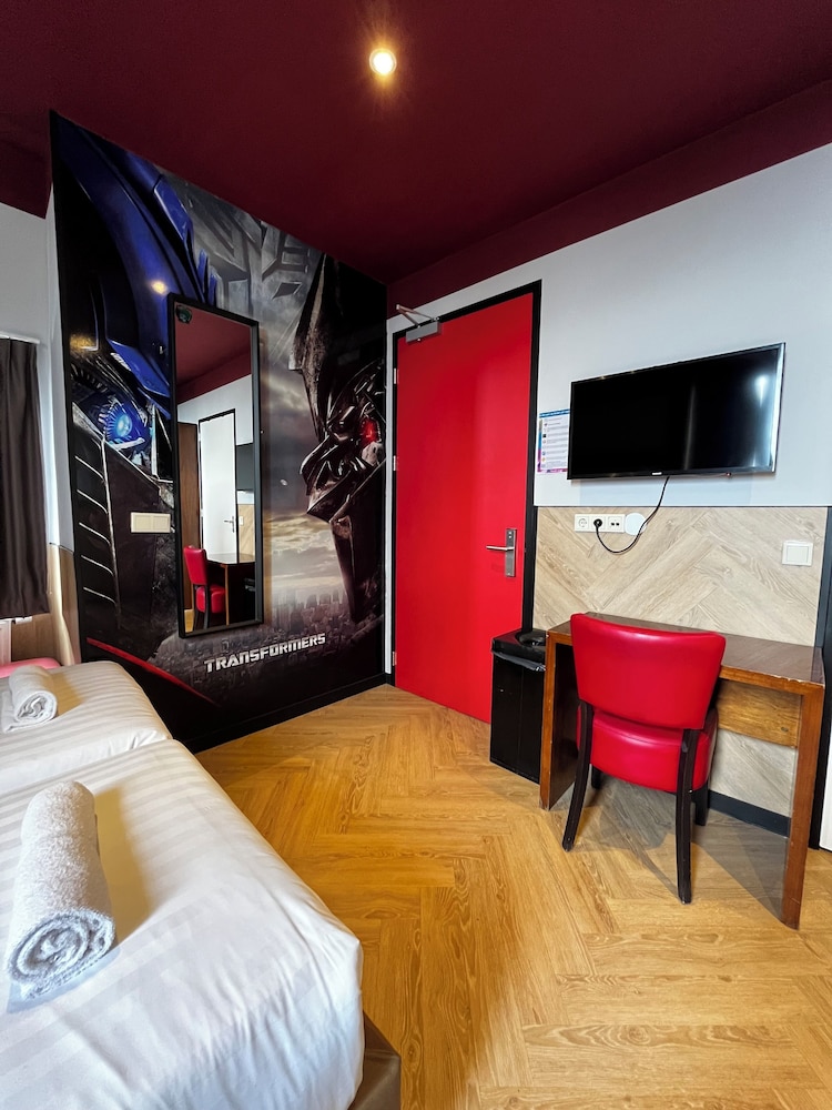 غرفة رباعية، Heart of Amsterdam 2/10