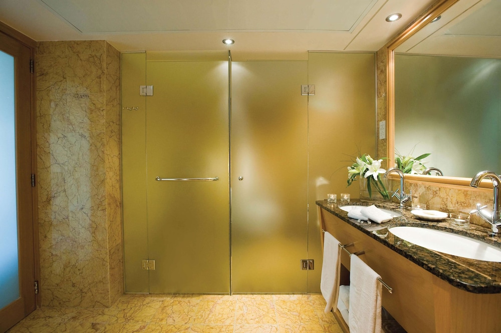 Constantinou Bros Asimina Suites Hotel 46/47
