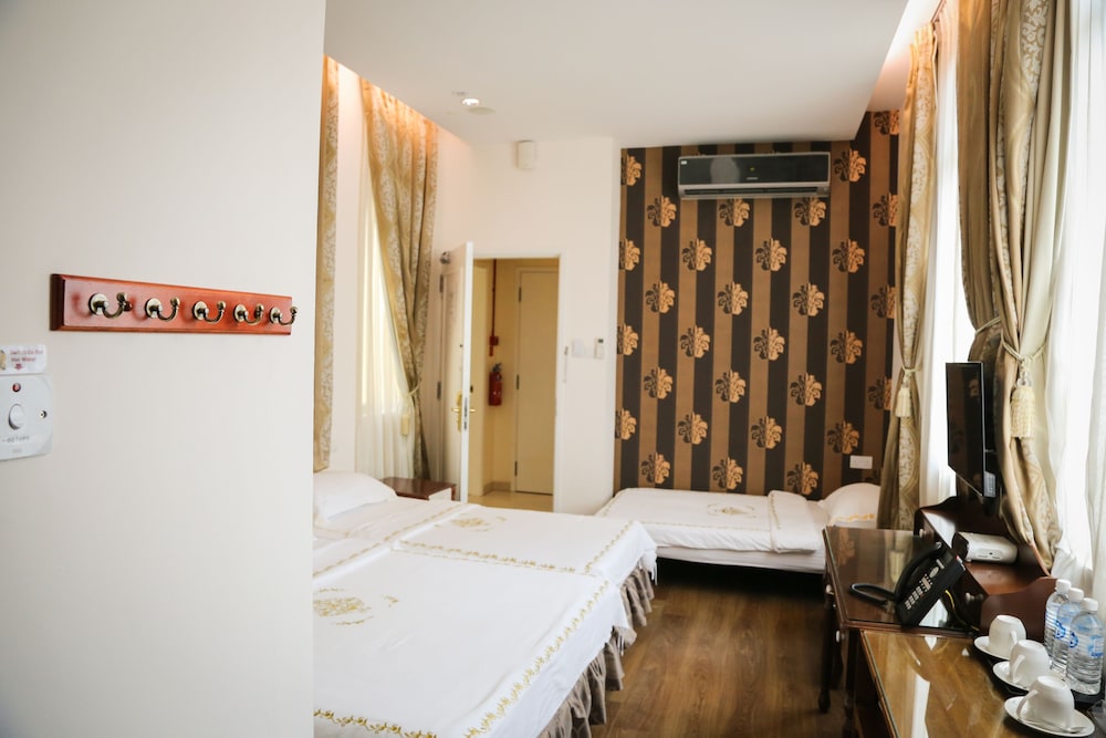 Jayleen 1918 Hotel 15/48