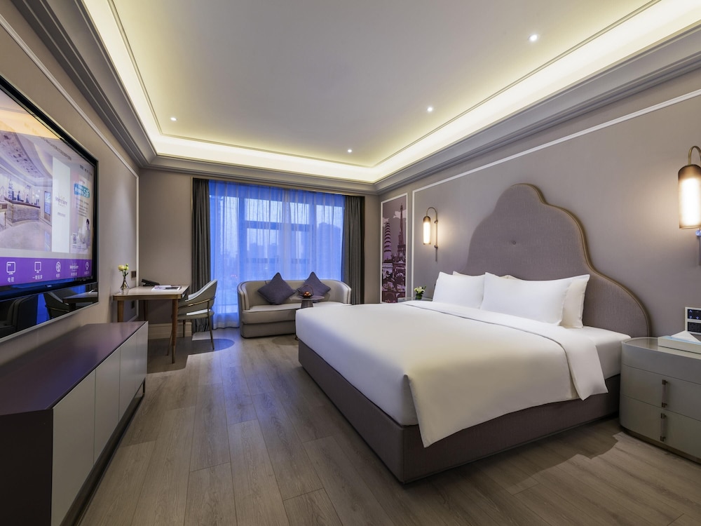 Deluxe, King Bed