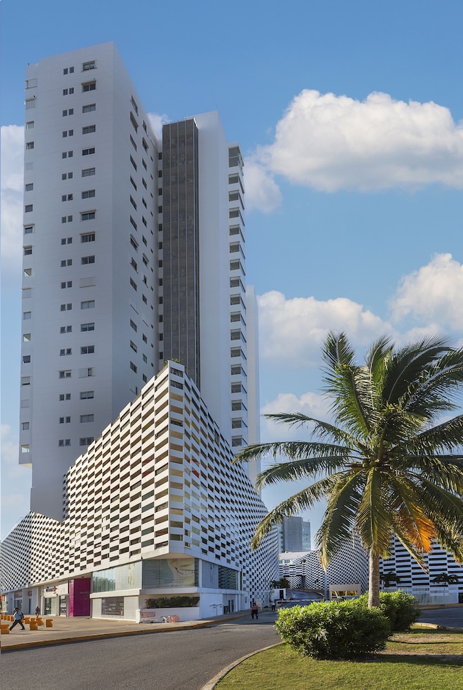 Suites Malecon Cancun 4/70