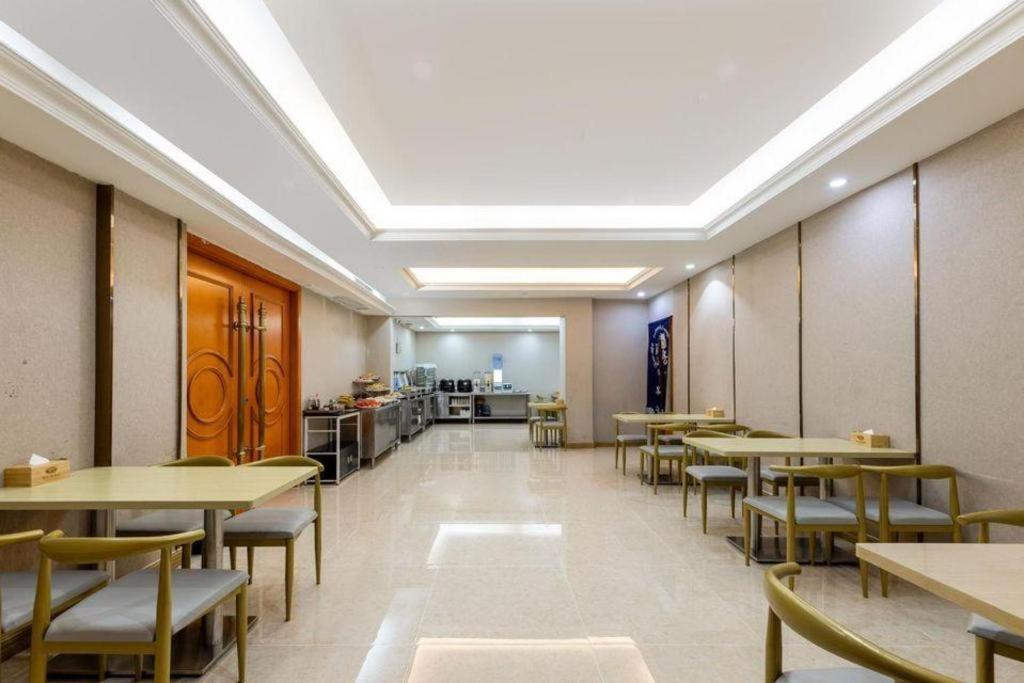 Vienna Hotel Guangzhou Luochongwei Passenger Station 36/43