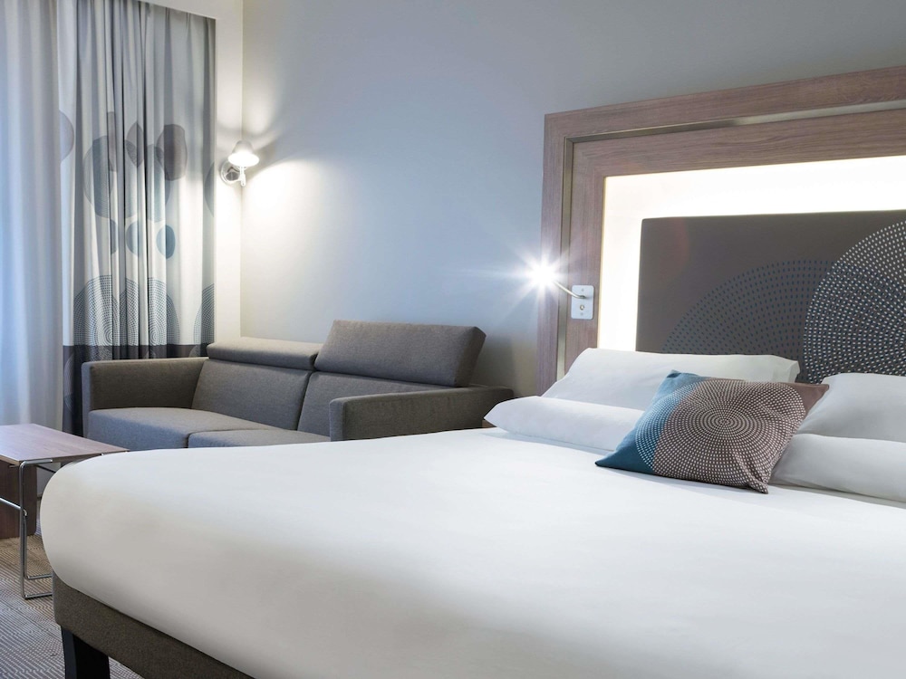 NOVOTEL CHATEAU DE VERSAILLES 25/72