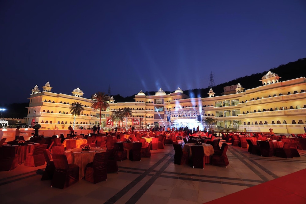 HOTEL LABH GARH PALACE 42/55