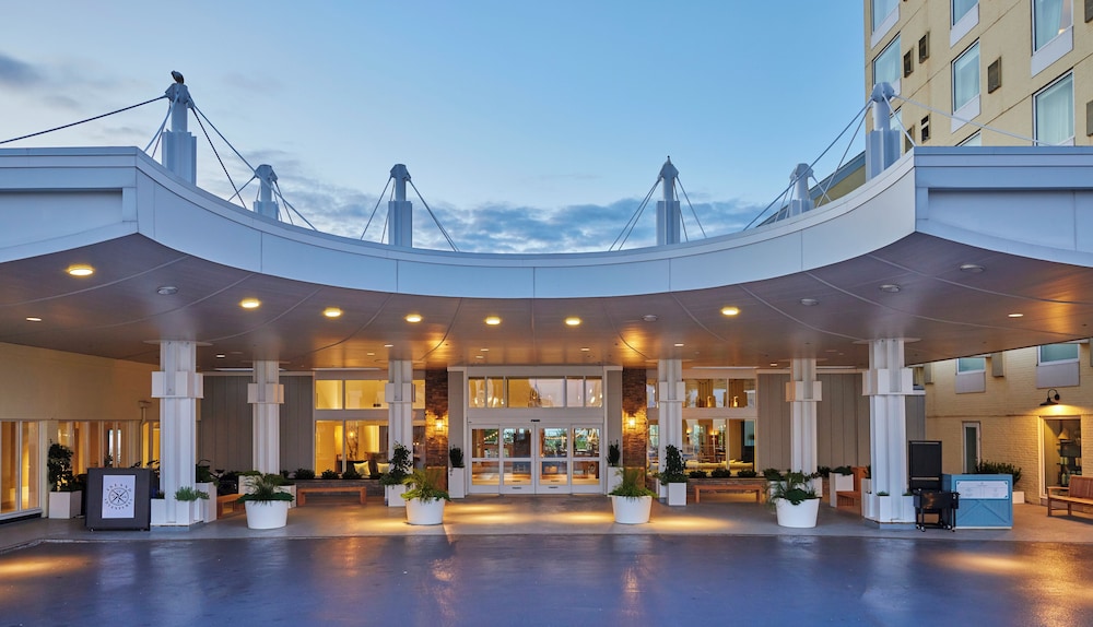 Newport Harbor Island Resort 3/66