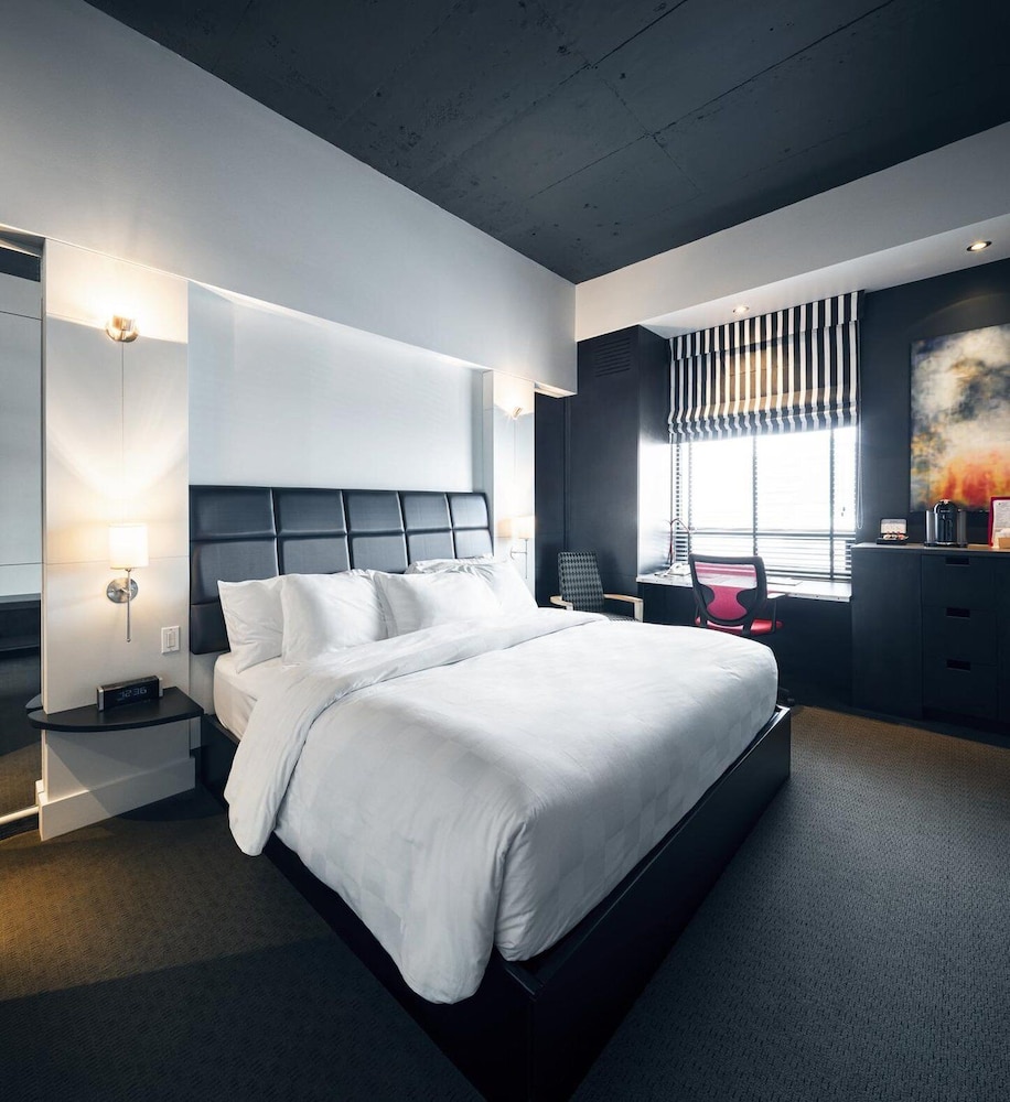 Standard, King Bed, Hotel Alt Quebec 8/9