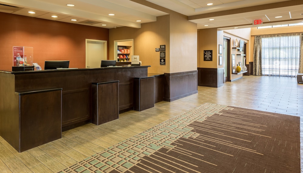 Lobby at Hampton Inn & Suites Burlington NC, BURLINGTON - NC