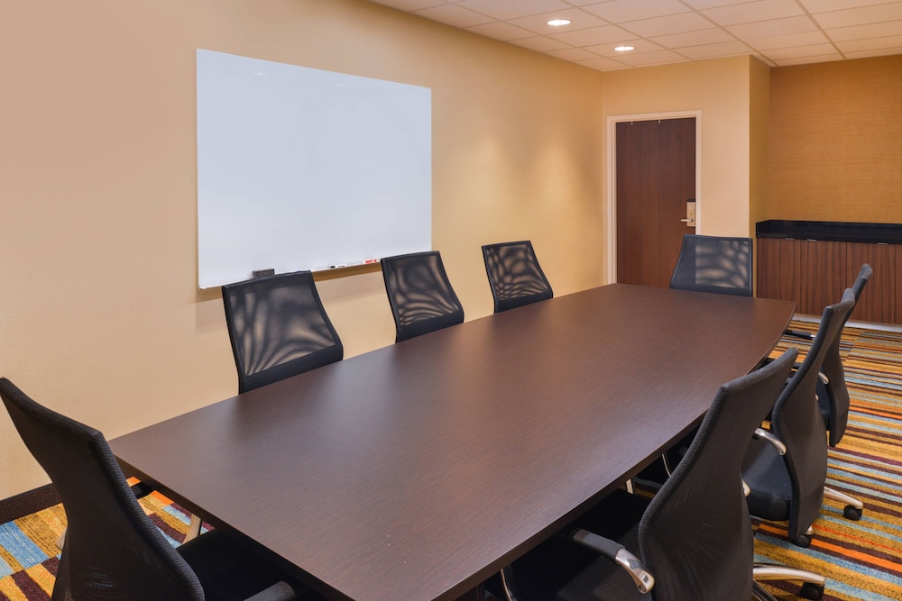 FAIRFIELD INN & SUITES CORALVILLE 47/49