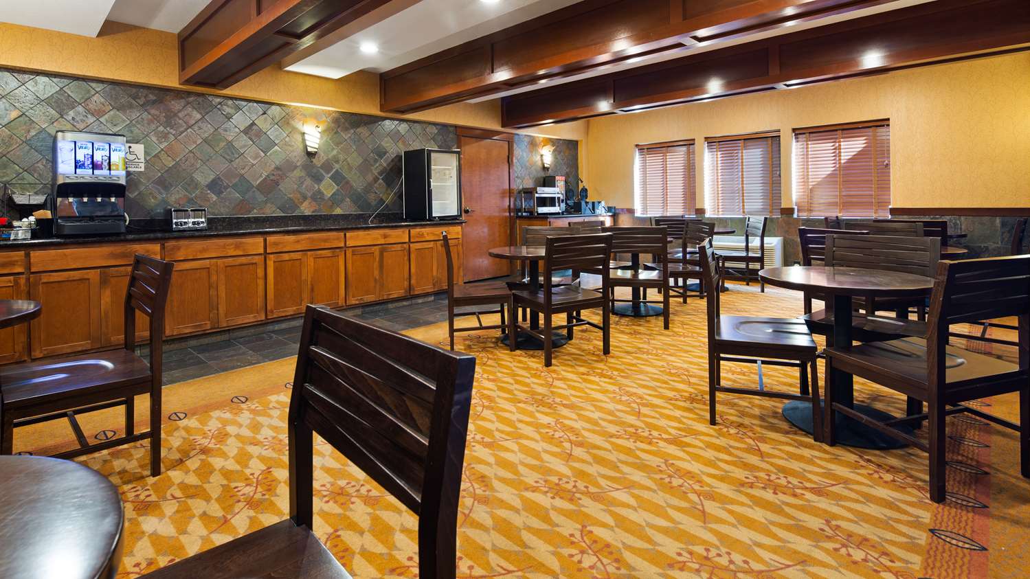 Lloyd Hotel Astoria Bayfront, Ascend Hotel Collection, OR 35/43