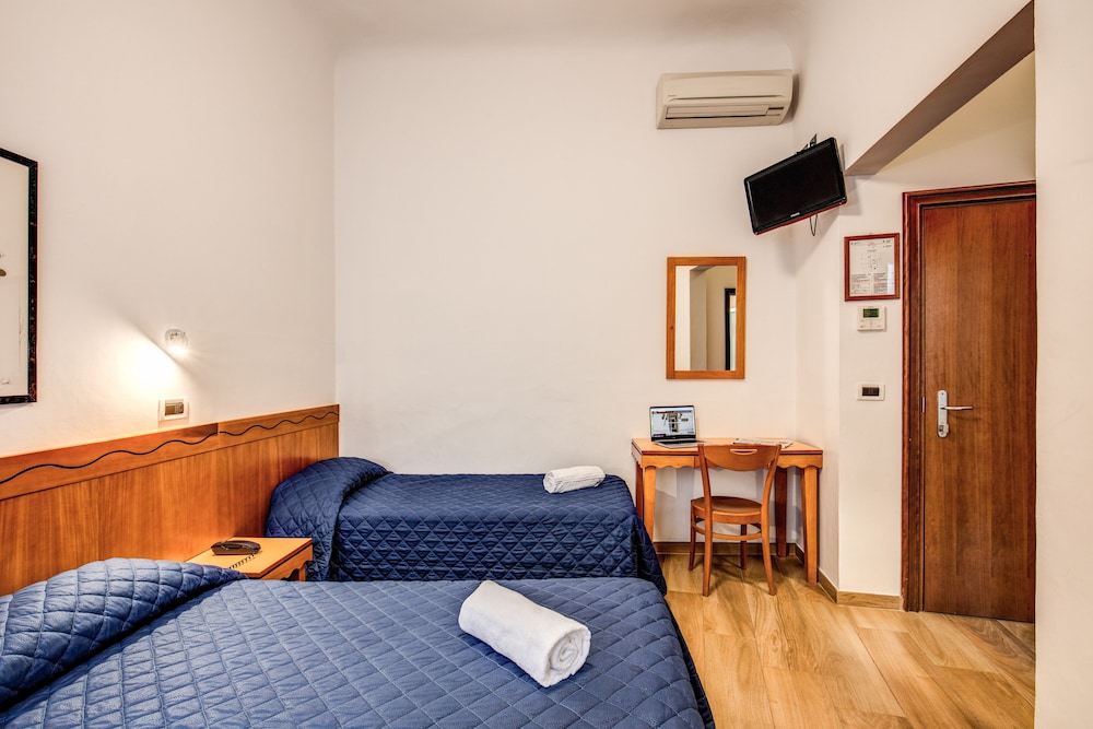 Hotel Nuova Italia 12/21