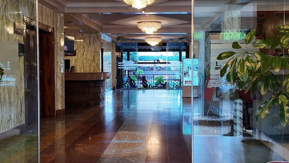 The Luke Hotel 13/67