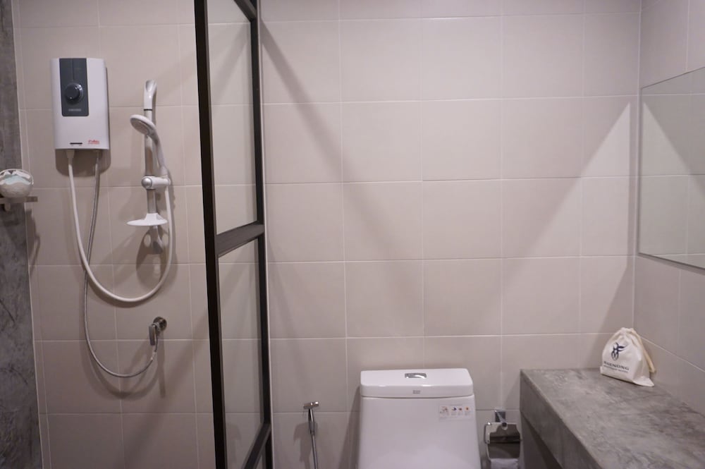 Raenong Boutique Hotel 35/38