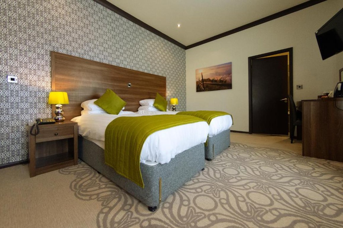 The Carlton Manor Hotel 8/36