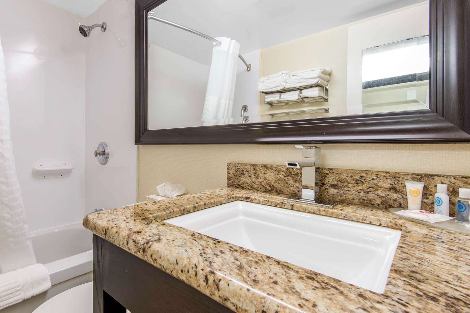 Comfort Inn North Bay, ON 24/24