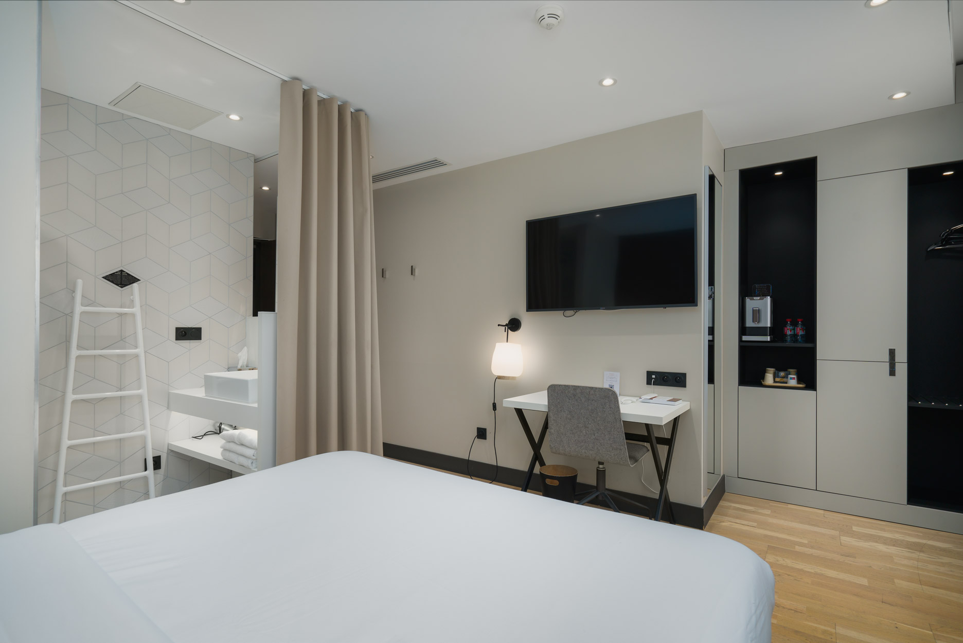 غرفة بسرير مزدوج، MAISON NO 4/4
