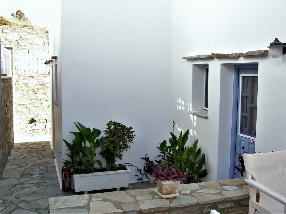Elena Studios & Apartments 12/60