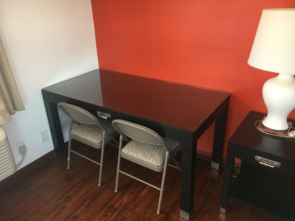 Norwalk inn & suites 23/39