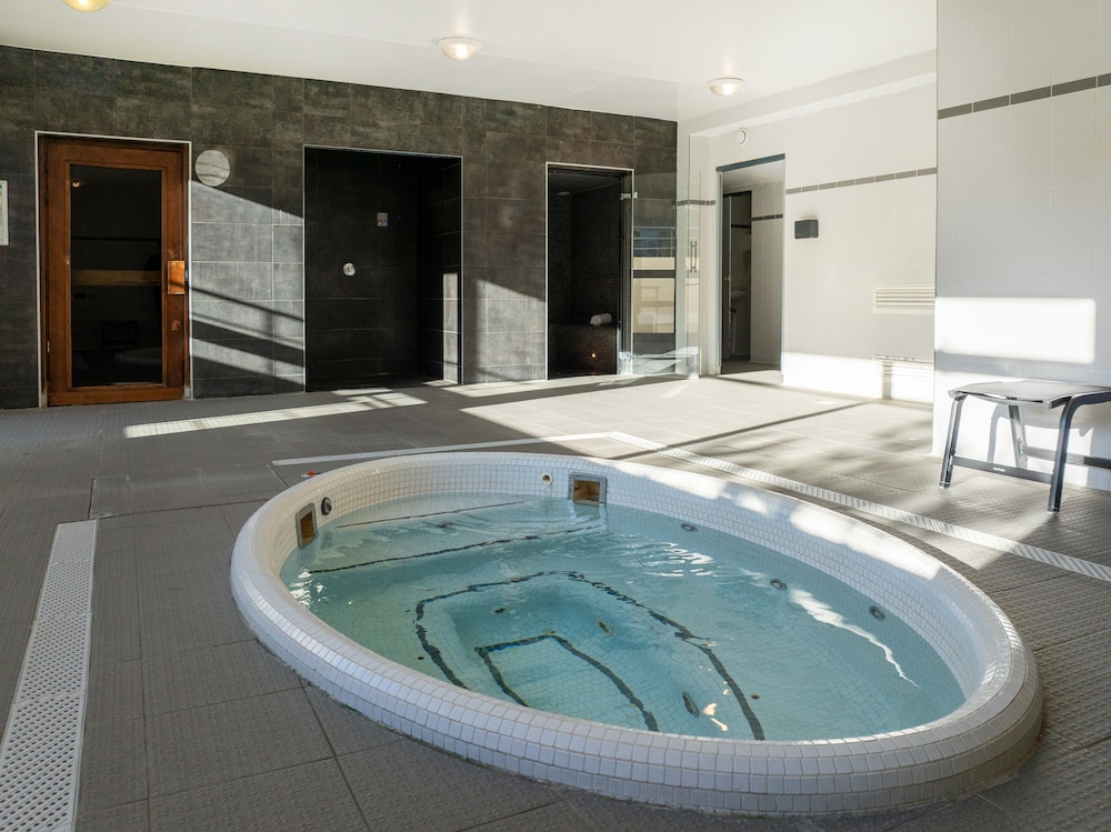 swimming pool spa