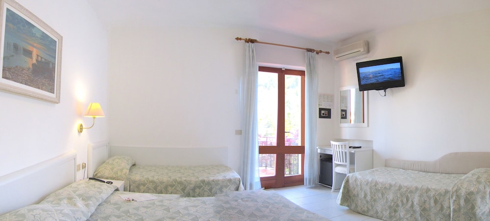 Hotel Montemerlo 26/50