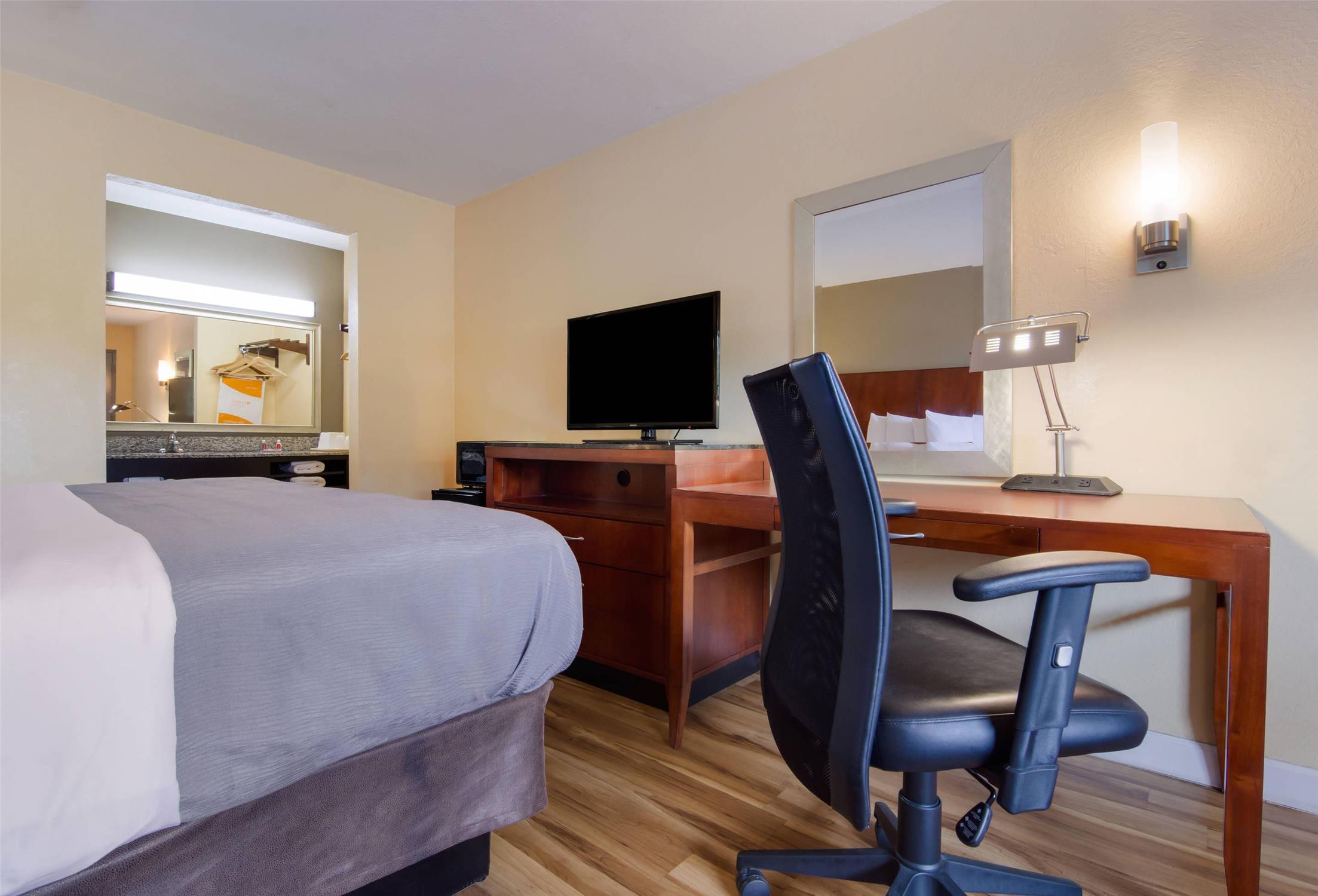 Econo Lodge Battleboro Rocky Mount I-95 47/54