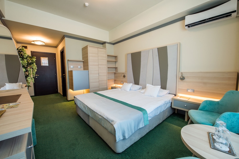 Malibu Hotel 14/50