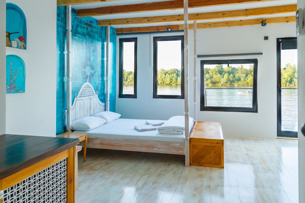 STUDIO, SUITE, 1 DOUBLE AND 1 SINGLE BED, QUEEN BED, RIVER VIEW, BALCONY