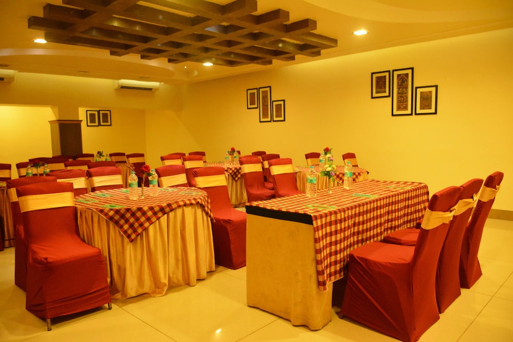 Hotel Pushpak 51/74