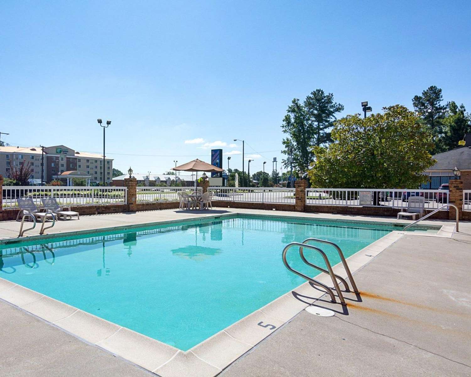 Quality Inn Petersburg Fort Lee Area 19/25
