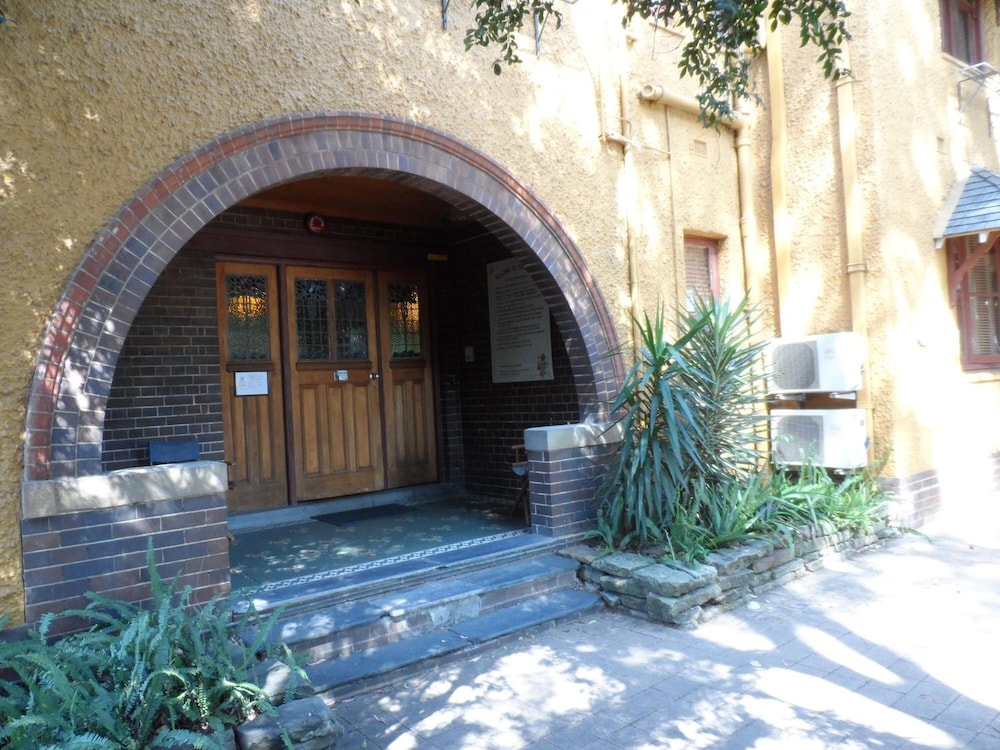 BURWOOD BED AND BREAKFAST 9/47