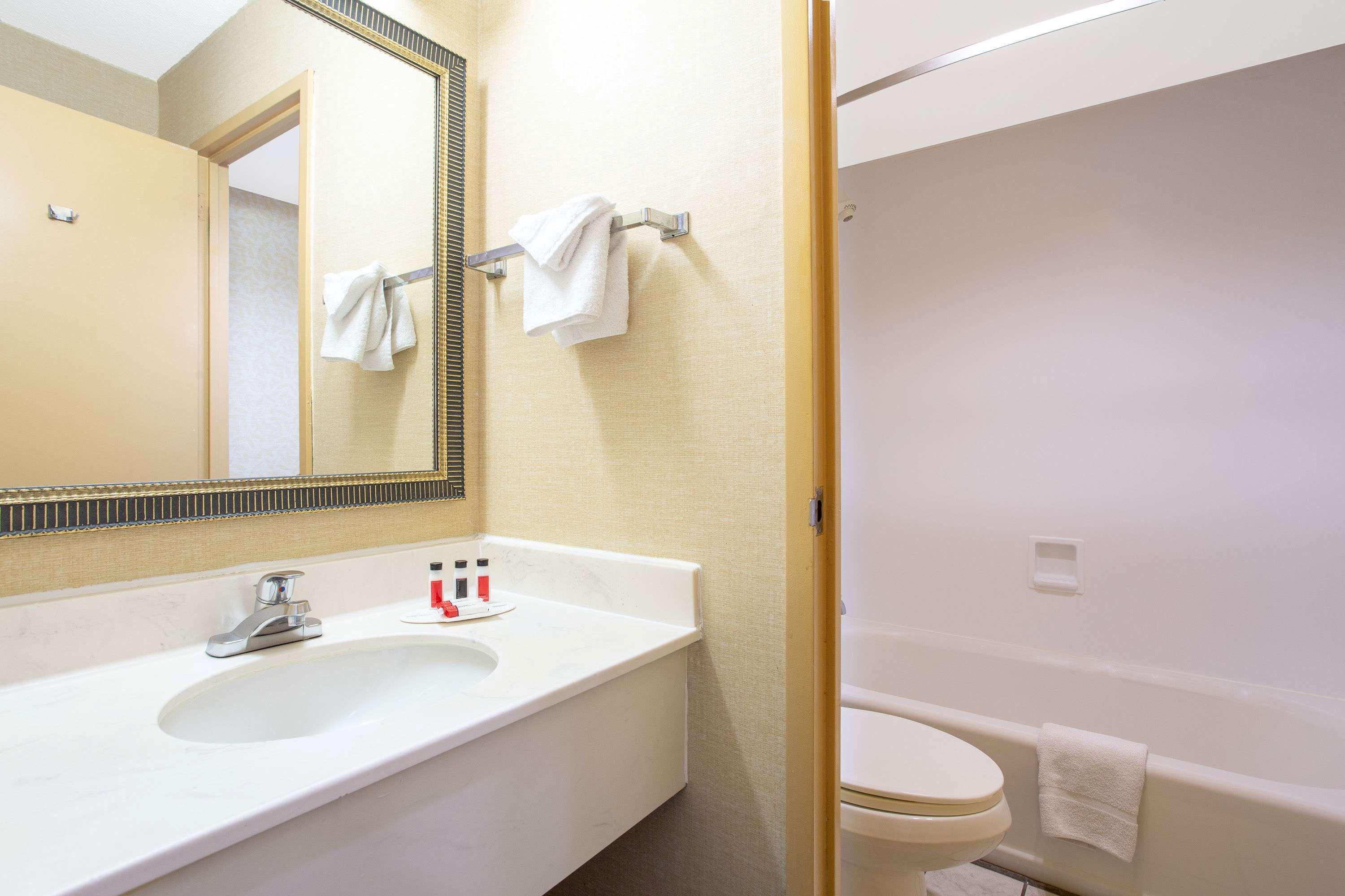 Days Inn By Wyndham College Park 10/13