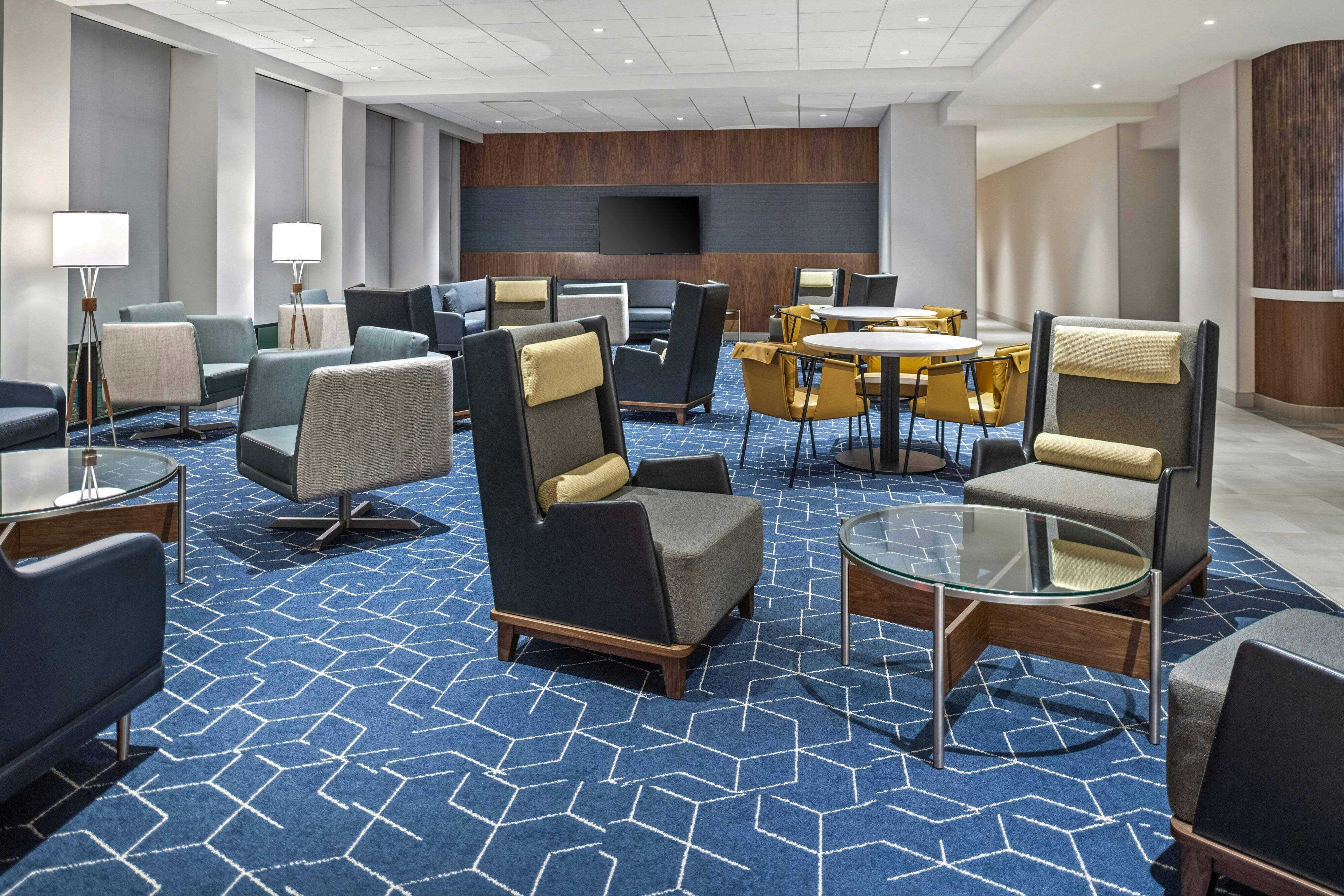 Courtyard By Marriott Woodland 17/19