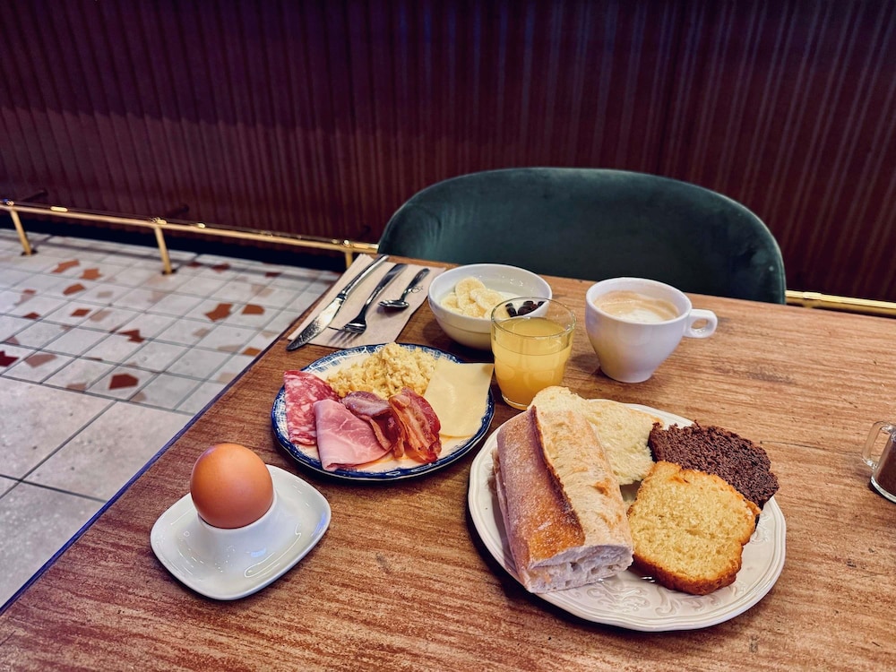 Greet Hotel Brest Aeroport 36/55