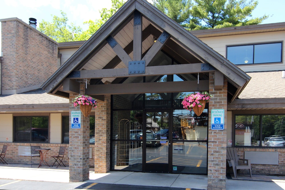 Blossom Hotel & Suites Traverse City 4/64
