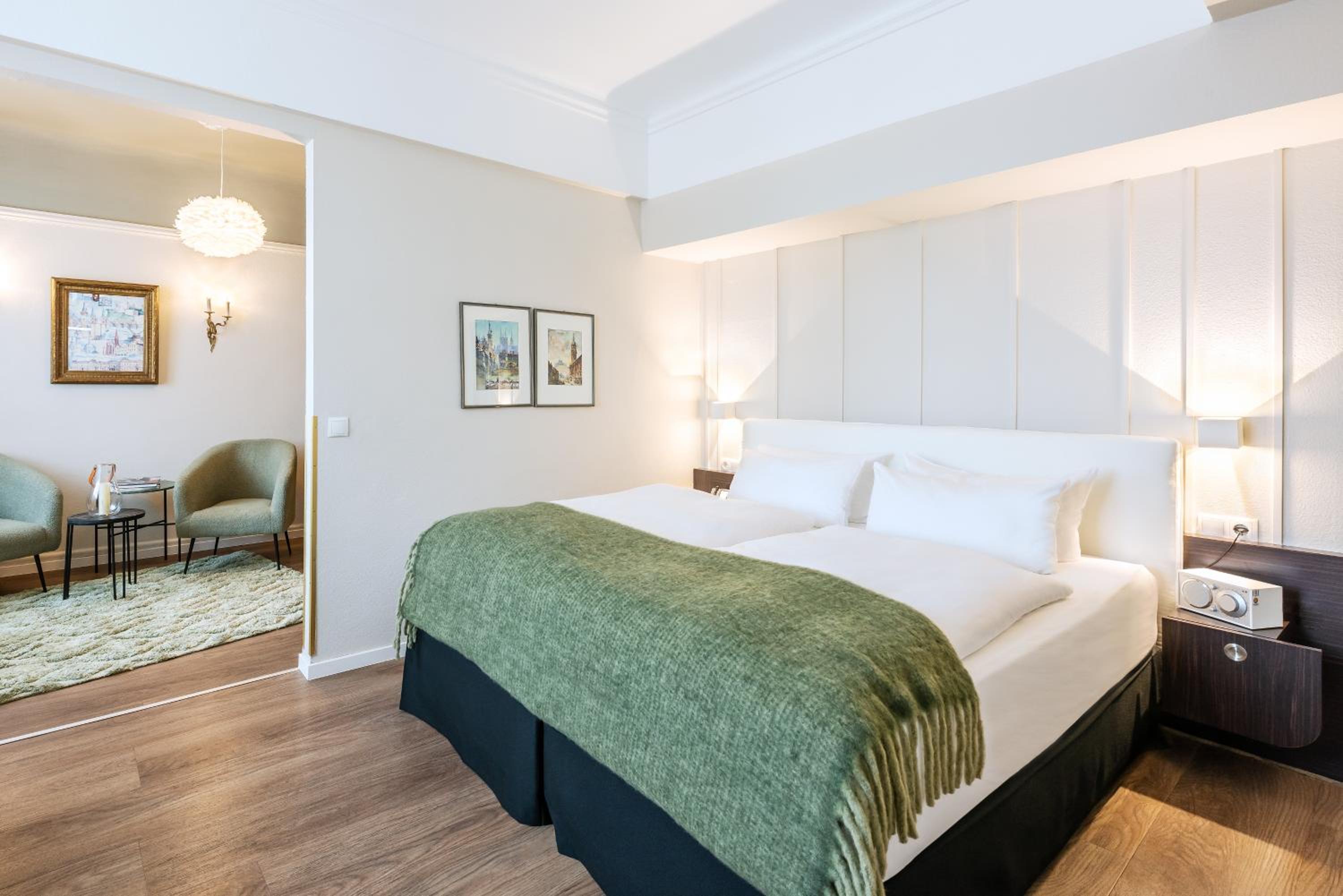 جناح جونيور، Hotel Wurzburger Hof 7/10