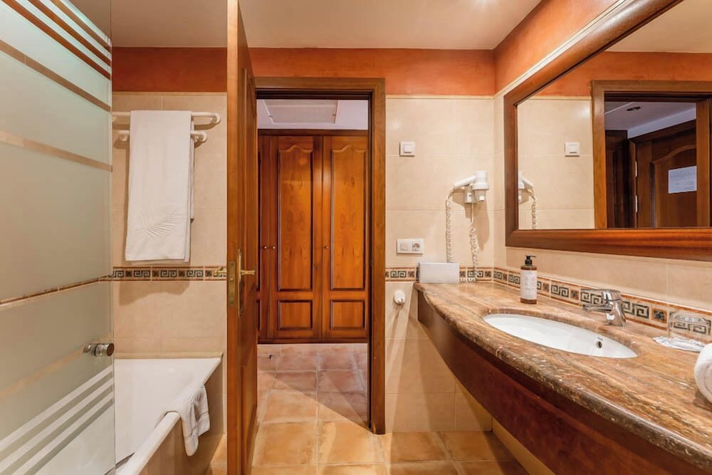 غرفة قياسية بسرير مزدوج بإطلالة على المسبح بشرفة، Valentin Star Menorca - Adults Only 9/10