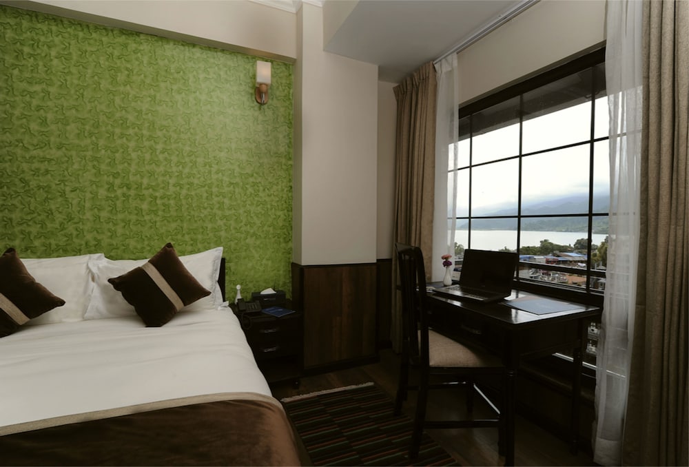 PRESIDENTIAL, SUITE, QUEEN BED, CITY VIEW