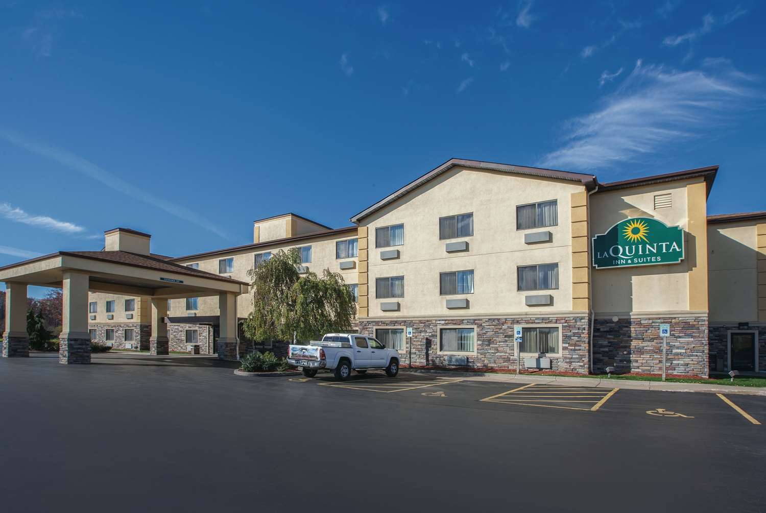 La Quinta Inn & Suites by Wyndham Erie 4/51