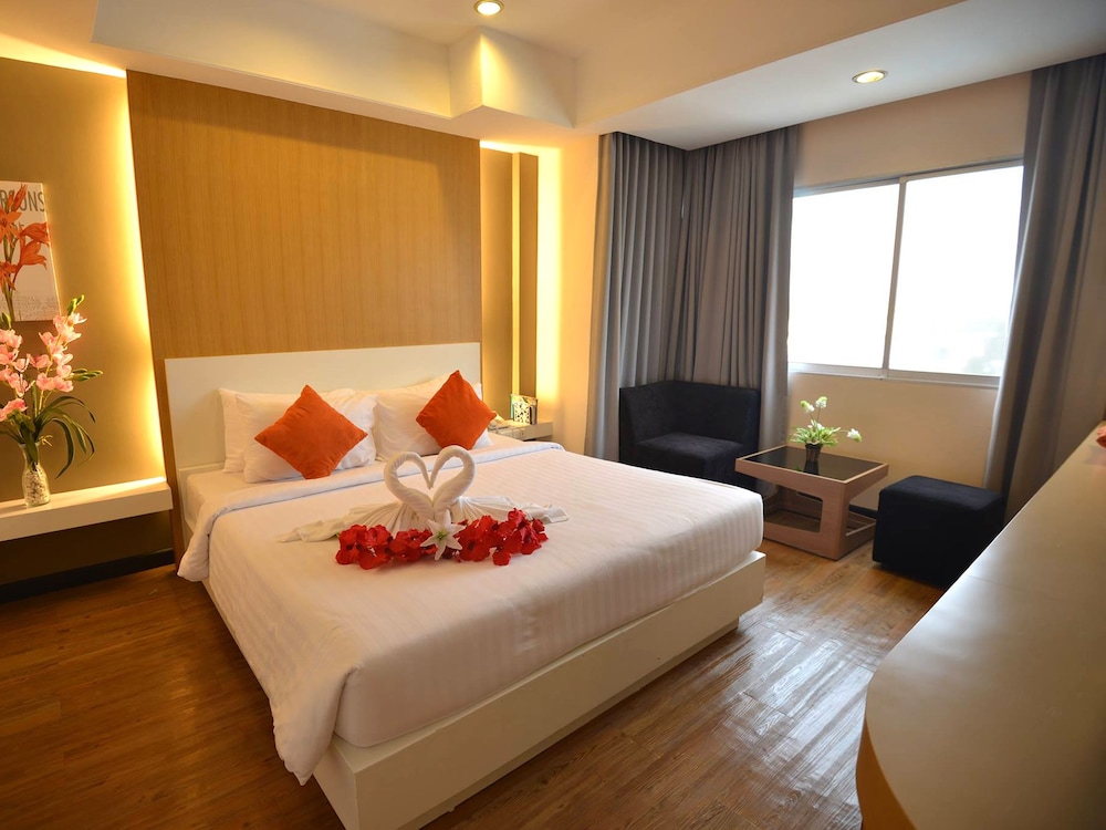 New Travel Lodge Hotel 25/63