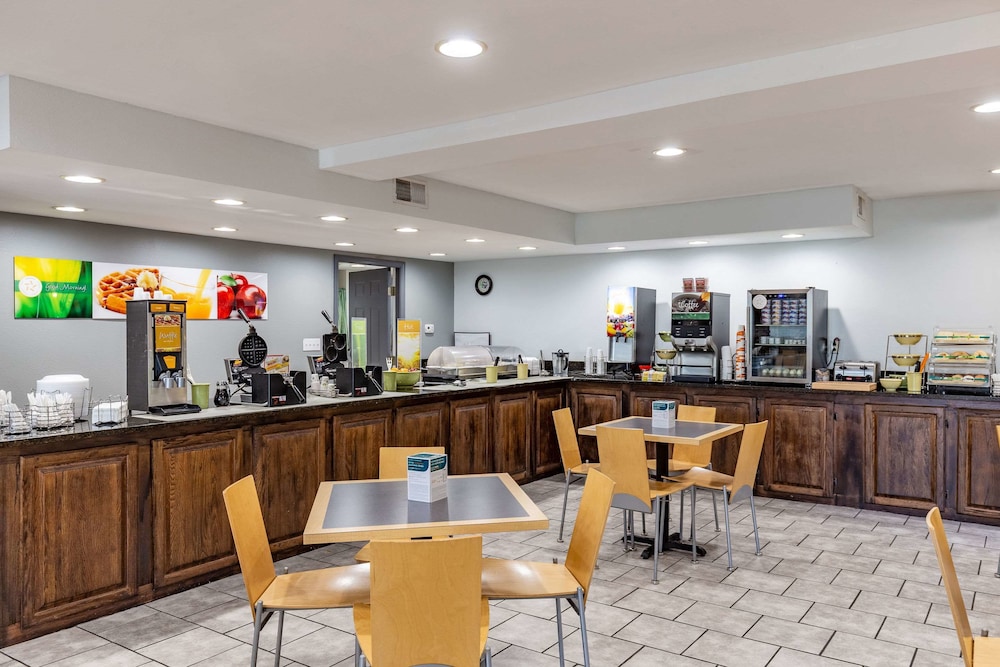 Quality Inn Branson Hwy 76 Central 43/53