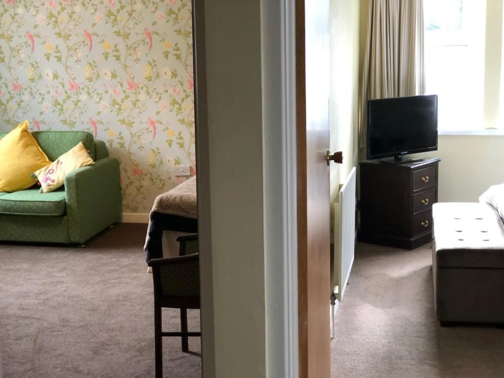 Pine Lodge Hotel & Restaurant Mansfield 29/48