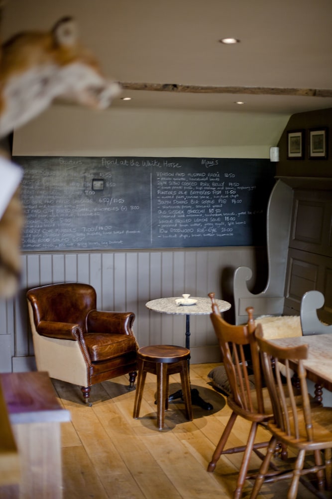 The White Horse 33/50