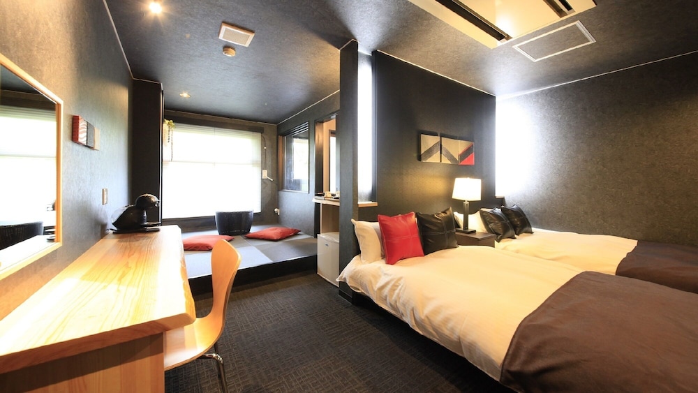 ROOM, TWIN BEDS, PRIVATE BATHROOM