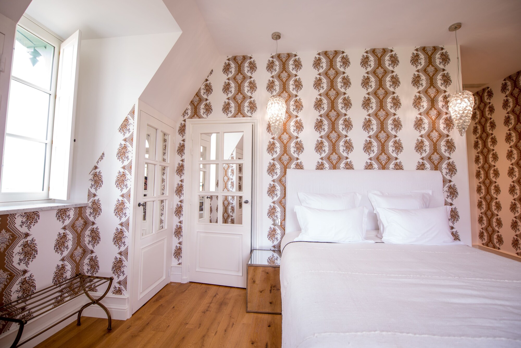 Deluxe, King Bed
