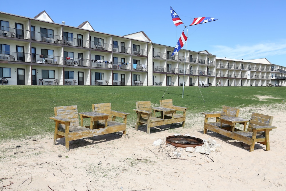 AmericInn by Wyndham Saint Ignace 51/56