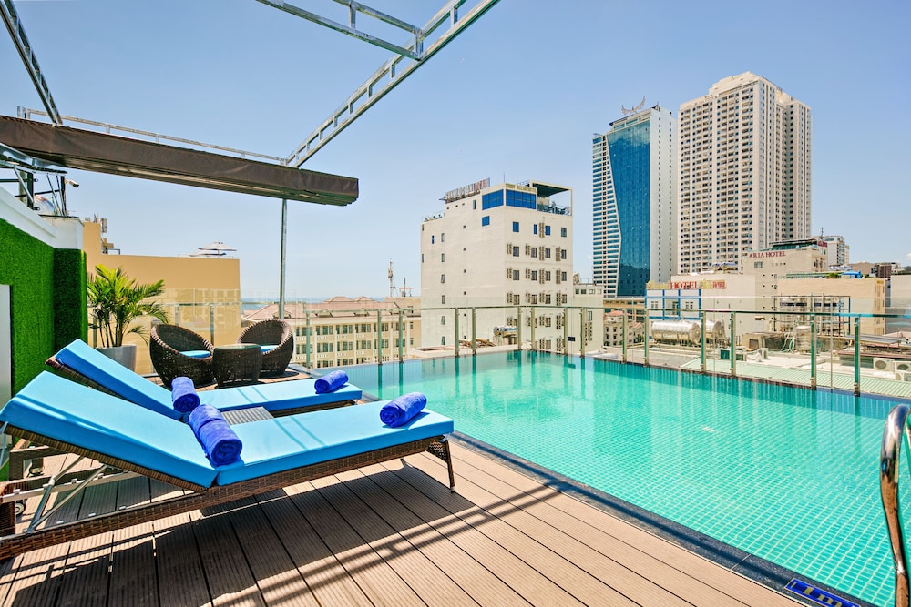 Celina Hotel & Apartment 23/25